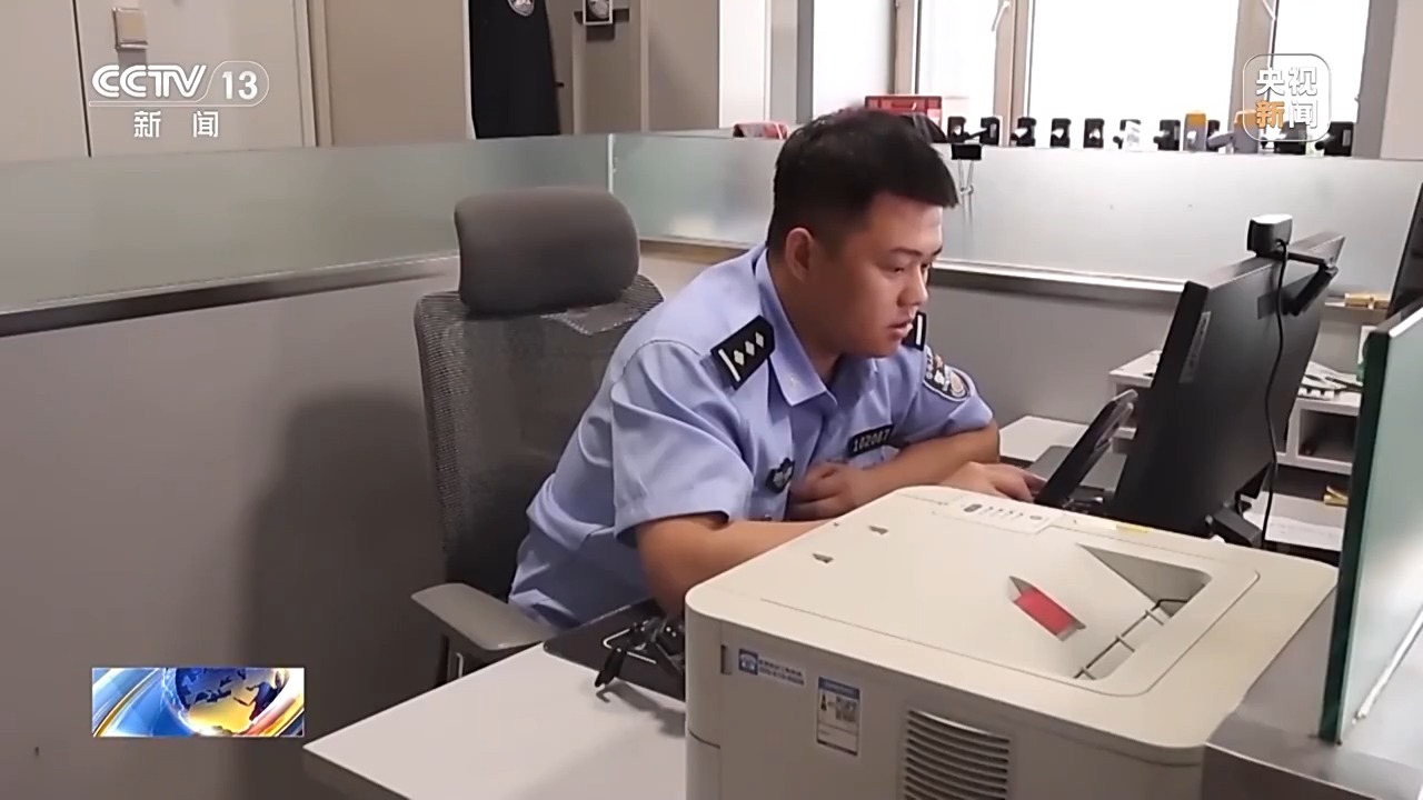 六旬老人竟幫電詐團伙取錢 妻子含淚喊老公回國自首 警方破獲巨款消失案