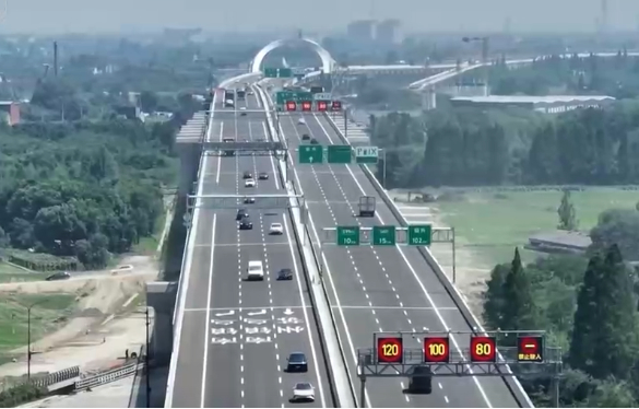 增長、首次、加密、特色……透過關鍵詞盤點2025年暑運新亮點