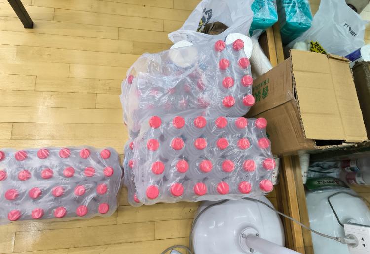 大學(xué)為新生家長提供校內(nèi)免費(fèi)過夜場(chǎng)所：有空調(diào)能洗澡，提供日用品，被子枕頭用完能帶走