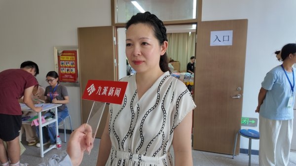 大學(xué)為新生家長提供校內(nèi)免費(fèi)過夜場(chǎng)所：有空調(diào)能洗澡，提供日用品，被子枕頭用完能帶走