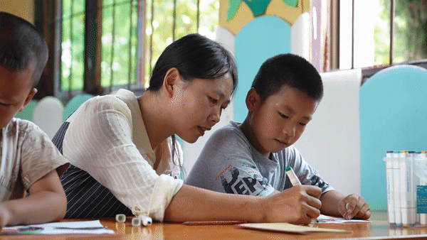 黑板前的你｜守護(hù)山村小學(xué)23年的“全能老師”