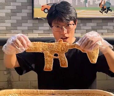 “東風-5C燒餅，吸引范圍覆蓋全網！”