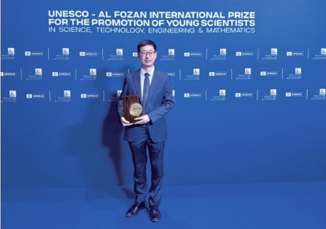 中國科學家成里京獲“阿勒福贊獎”