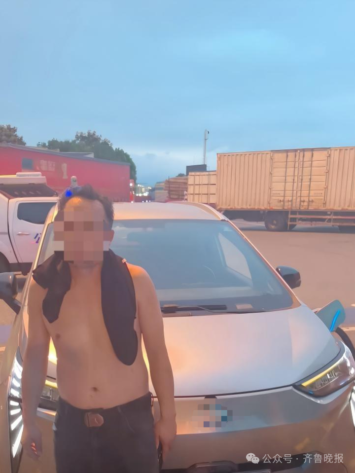 新能源汽車深夜在高速上突然沒電，男子竟蠻力推行2公里，稱因“虛電”導致，警力找到他時，正在服務區尋找充電樁