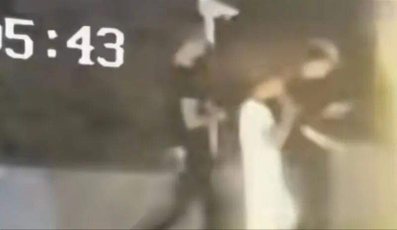 3男子偷邁巴赫連夜開往廣東清遠(yuǎn)，監(jiān)控拍下“興奮得手舞足蹈”！商場物業(yè)：車已找回