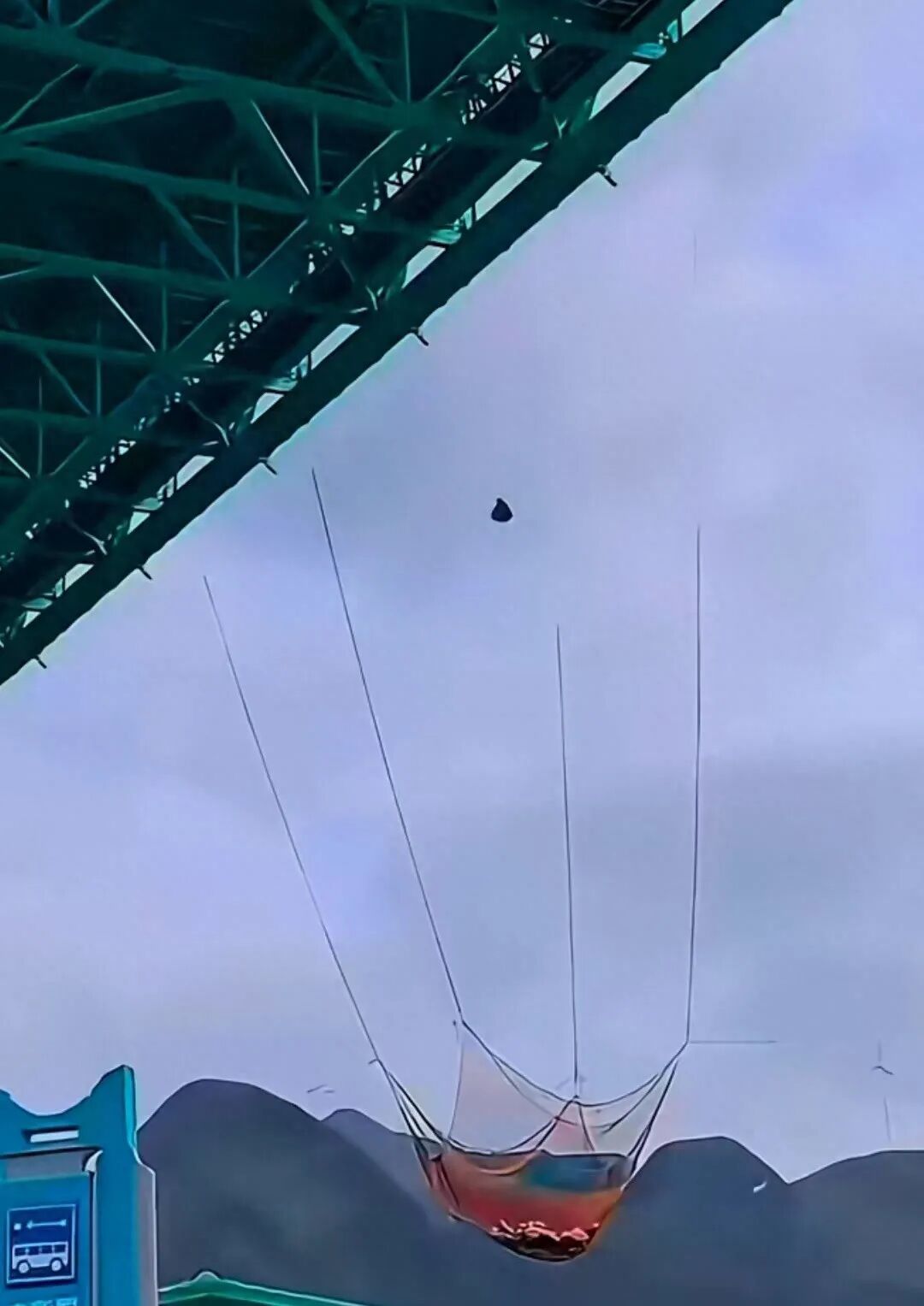 “不拴繩”蹦極亮相！下方用160平方米巨型網接住！20-50米高度可任選