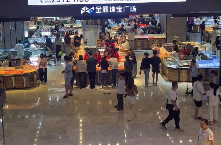 實探水貝黃金市場：稅收新政引發跳漲，買賣價差擴至超百元