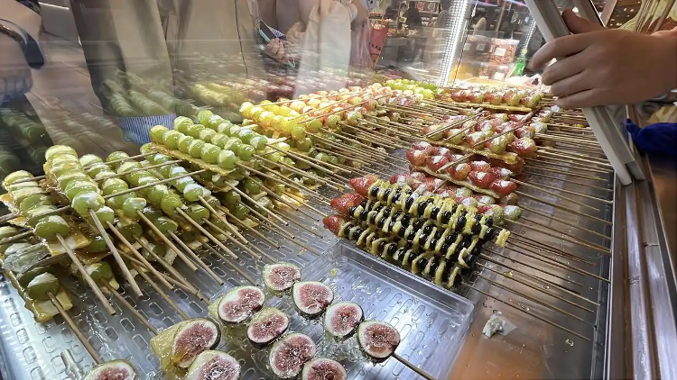 奶皮子糖葫蘆之后“肝脆蒜了”爆火!警惕獵奇“嘗鮮”背后的健康隱患