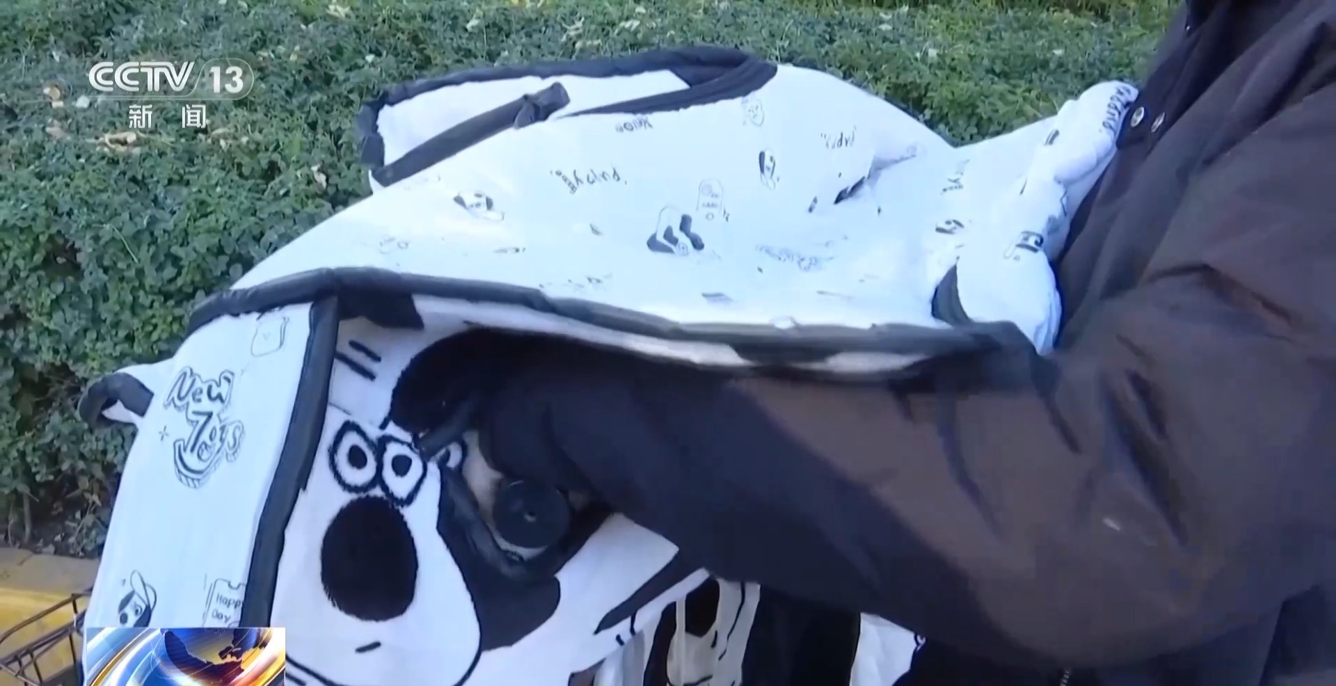 電動車“擋風被”藏風險 御寒裝備這樣選又暖又安全