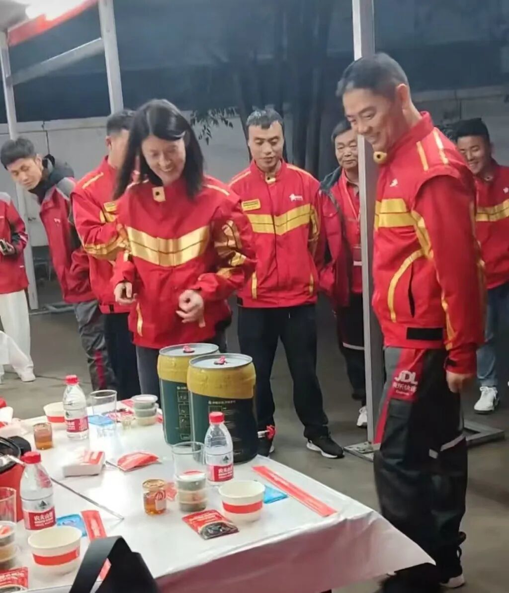 京東外賣員也要換新工服了？知情人士：系內測版其中一款